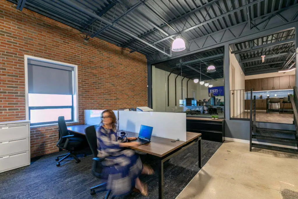 Employee using hot desks in flexible workplace